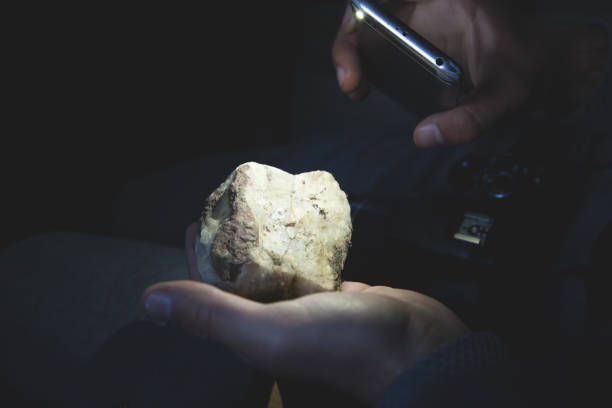 Spotting genuine gold with a flashlight - examining gold nuggets
